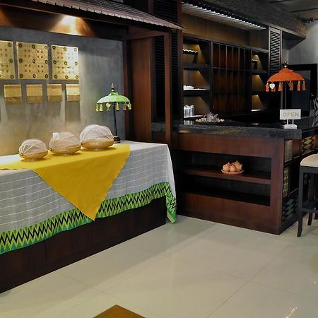 Metro House Hotel Surabaya Exterior photo