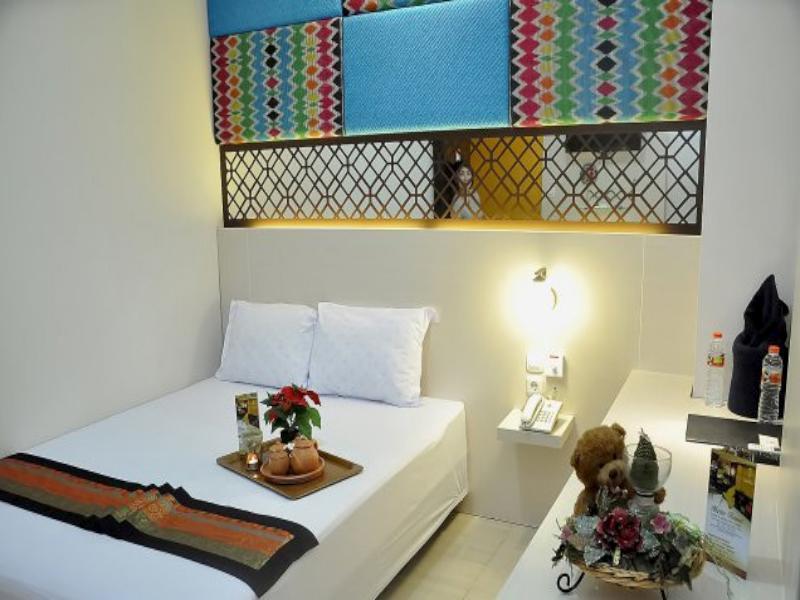 Metro House Hotel Surabaya Exterior photo